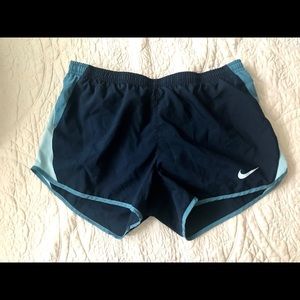 Women’s M Nike Shorts